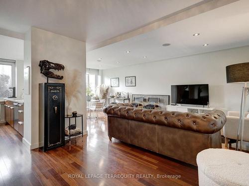 107-3339 Rideau Pl, Out Of Area, ON - Indoor Photo Showing Living Room