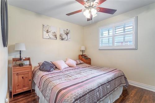 1318 Rosemary Crescent, Burlington, ON - Indoor Photo Showing Bedroom