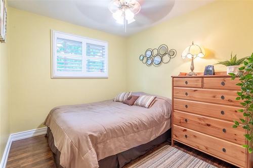 1318 Rosemary Crescent, Burlington, ON - Indoor Photo Showing Bedroom