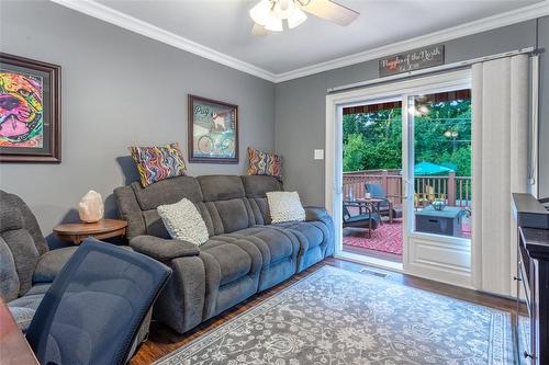 1318 Rosemary Crescent, Burlington, ON - Indoor Photo Showing Living Room