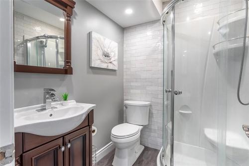 1318 Rosemary Crescent, Burlington, ON - Indoor Photo Showing Bathroom