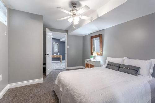 1318 Rosemary Crescent, Burlington, ON - Indoor Photo Showing Bedroom