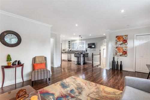 1318 Rosemary Crescent, Burlington, ON - Indoor Photo Showing Living Room