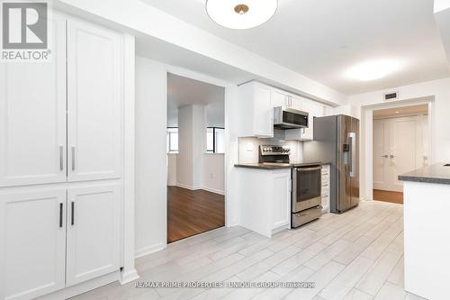 322 - 80 Front Street E, Toronto, ON - Indoor Photo Showing Kitchen