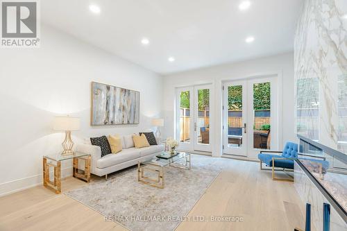 99 Winchester Street, Toronto (Cabbagetown-South St. James Town), ON - Indoor Photo Showing Living Room