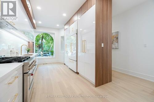 99 Winchester Street, Toronto (Cabbagetown-South St. James Town), ON - Indoor Photo Showing Kitchen With Upgraded Kitchen