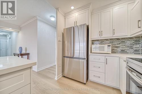 1811 - 260 Seneca Hill Drive, Toronto (Don Valley Village), ON - Indoor Photo Showing Kitchen With Upgraded Kitchen