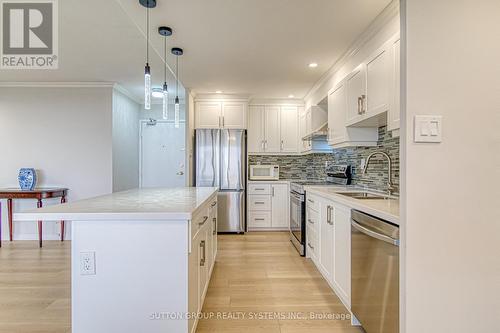 1811 - 260 Seneca Hill Drive, Toronto (Don Valley Village), ON - Indoor Photo Showing Kitchen With Upgraded Kitchen