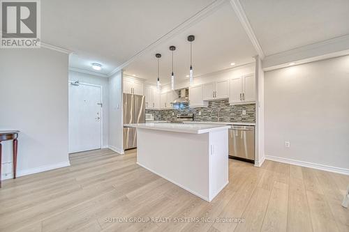 1811 - 260 Seneca Hill Drive, Toronto (Don Valley Village), ON - Indoor Photo Showing Kitchen With Upgraded Kitchen