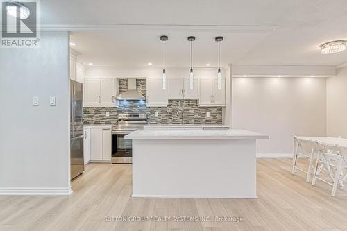 1811 - 260 Seneca Hill Drive, Toronto (Don Valley Village), ON - Indoor Photo Showing Kitchen With Upgraded Kitchen