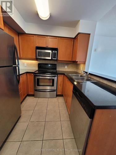 609 - 3840 Bathurst Street, Toronto (Clanton Park), ON - Indoor Photo Showing Kitchen With Stainless Steel Kitchen With Double Sink