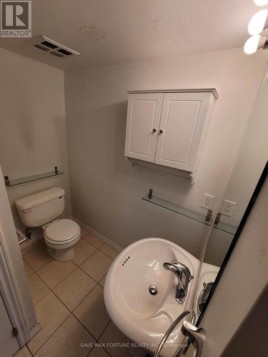 609 - 3840 Bathurst Street, Toronto (Clanton Park), ON - Indoor Photo Showing Bathroom