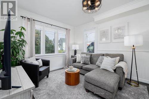 890 Robson Street, Oshawa (Lakeview), ON - Indoor Photo Showing Living Room