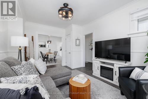 890 Robson Street, Oshawa (Lakeview), ON - Indoor Photo Showing Living Room