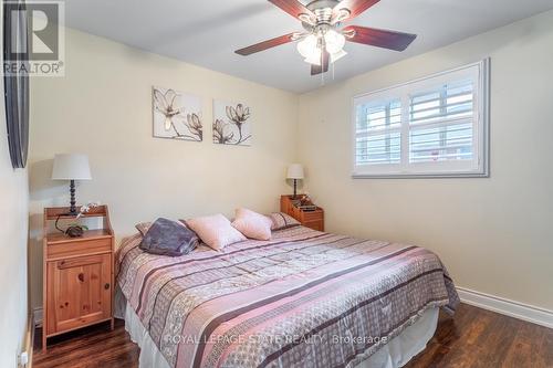 1318 Rosemary Crescent, Burlington, ON - Indoor Photo Showing Bedroom