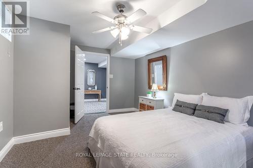 1318 Rosemary Crescent, Burlington (Mountainside), ON - Indoor Photo Showing Bedroom