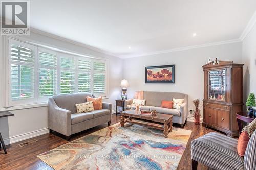 1318 Rosemary Crescent, Burlington, ON - Indoor Photo Showing Living Room