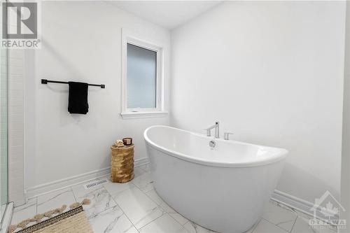 1005 Beckton Heights, Ottawa, ON - Indoor Photo Showing Bathroom