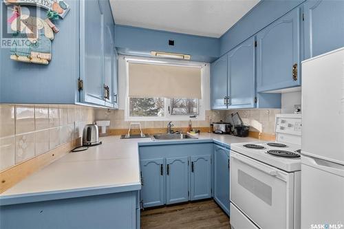 335 25Th Street W, Prince Albert, SK - Indoor Photo Showing Kitchen