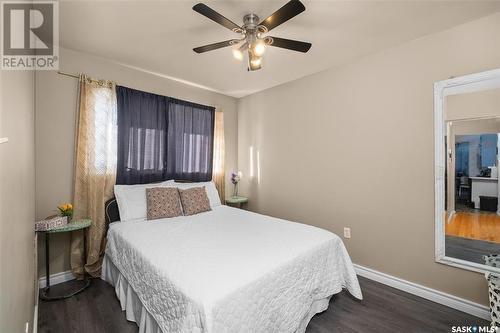 335 25Th Street W, Prince Albert, SK - Indoor Photo Showing Bedroom