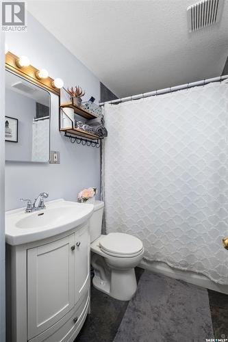 335 25Th Street W, Prince Albert, SK - Indoor Photo Showing Bathroom