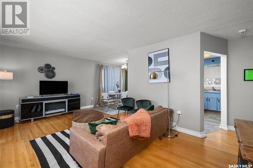 335 25Th Street W, Prince Albert, SK - Indoor Photo Showing Living Room