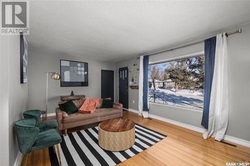 335 25Th Street W, Prince Albert, SK - Indoor Photo Showing Living Room