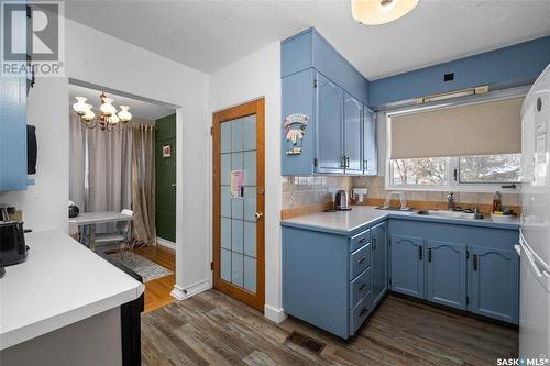 335 25Th Street W, Prince Albert, SK - Indoor Photo Showing Kitchen