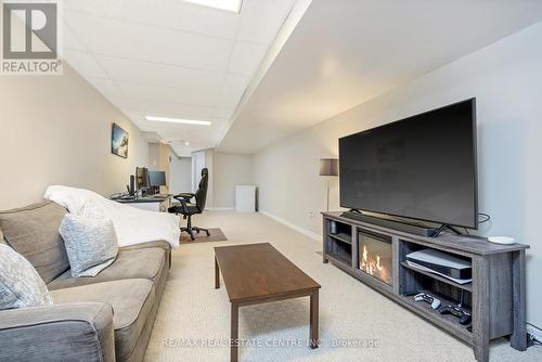 429 Bundy Drive, Milton (Clarke), ON - Indoor Photo Showing Living Room