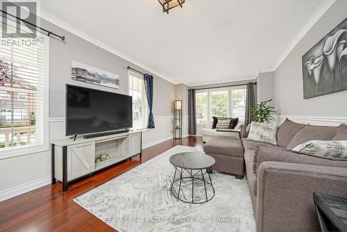 429 Bundy Drive, Milton (Clarke), ON - Indoor Photo Showing Living Room