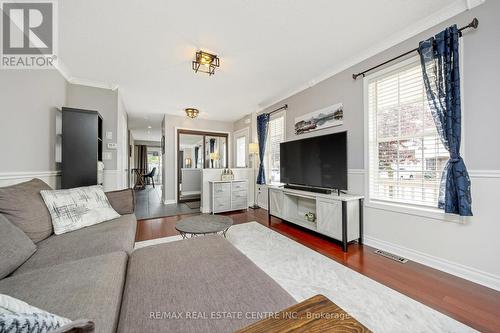 429 Bundy Drive, Milton (Clarke), ON - Indoor Photo Showing Living Room