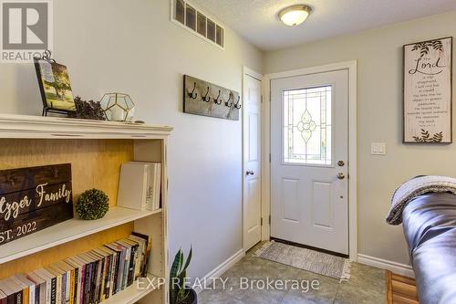 33 Spring Street, Mapleton, ON - Indoor Photo Showing Other Room