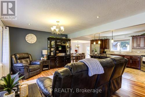 33 Spring Street, Mapleton, ON - Indoor Photo Showing Living Room