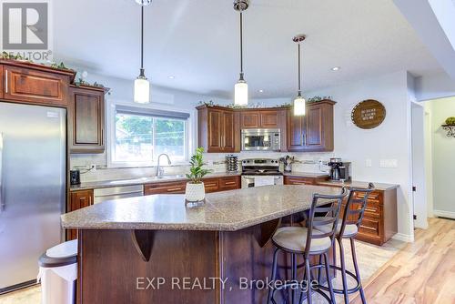 33 Spring Street, Mapleton, ON - Indoor Photo Showing Kitchen