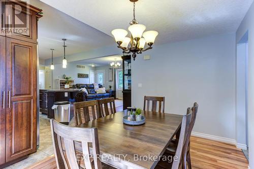 33 Spring Street, Mapleton, ON - Indoor Photo Showing Dining Room