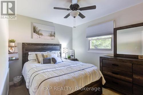 33 Spring Street, Mapleton, ON - Indoor Photo Showing Bedroom