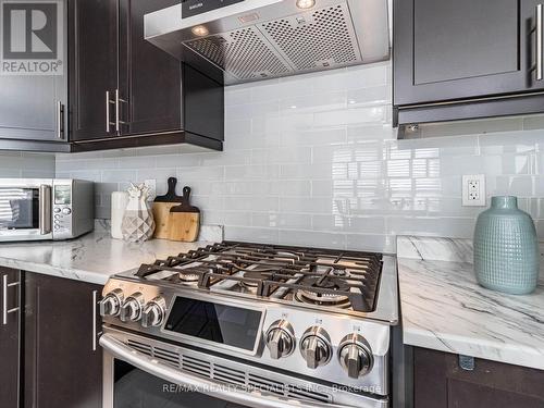 63 Leadenhall Road, Brampton, ON - Indoor Photo Showing Kitchen With Upgraded Kitchen