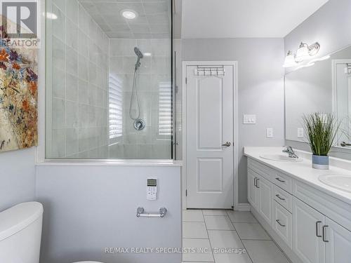 63 Leadenhall Road, Brampton (Northwest Brampton), ON - Indoor Photo Showing Bathroom