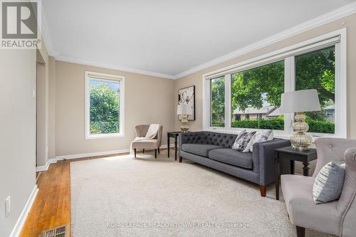 4 Fairfield Avenue, Brampton (Northwood Park), ON - Indoor Photo Showing Living Room