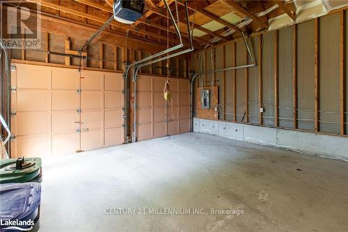 121 Fernbrook Drive, Wasaga Beach, ON - Indoor Photo Showing Garage