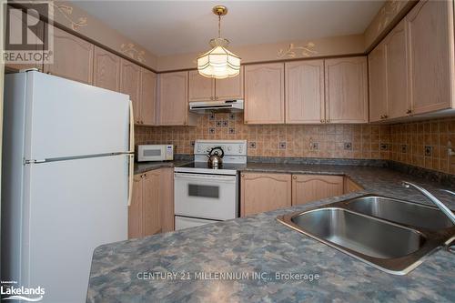 121 Fernbrook Drive, Wasaga Beach, ON - Indoor Photo Showing Kitchen With Double Sink