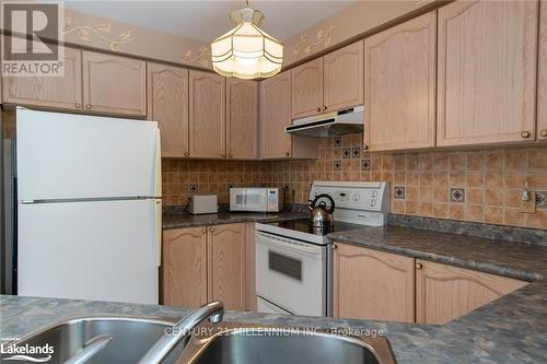 121 Fernbrook Drive, Wasaga Beach, ON - Indoor Photo Showing Kitchen With Double Sink