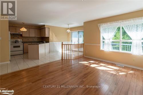 121 Fernbrook Drive, Wasaga Beach, ON - Indoor Photo Showing Kitchen