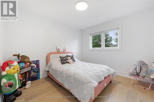 443 Silken Laumann Drive, Newmarket, ON - Indoor Photo Showing Bedroom