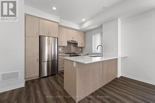 Th300 - 250 Interchange Way, Vaughan, ON - Indoor Photo Showing Kitchen With Upgraded Kitchen