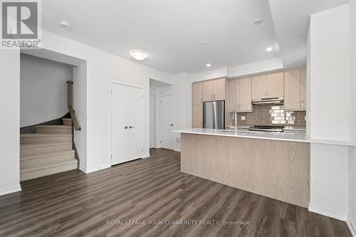 Th300 - 250 Interchange Way, Vaughan, ON - Indoor Photo Showing Kitchen With Upgraded Kitchen