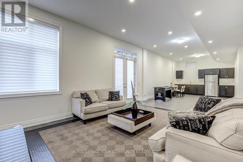 119 Lady Jessica Drive, Vaughan, ON - Indoor Photo Showing Living Room