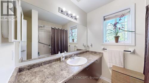 2174 Taggart Court, Innisfil (Alcona), ON - Indoor Photo Showing Bathroom