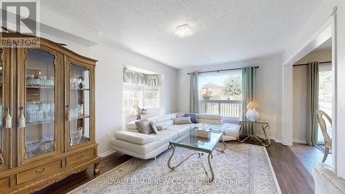 2174 Taggart Court, Innisfil (Alcona), ON - Indoor Photo Showing Living Room