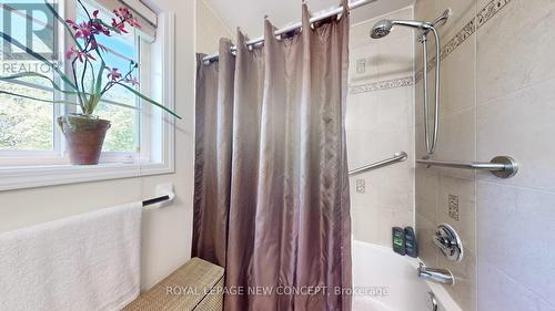 2174 Taggart Court, Innisfil (Alcona), ON - Indoor Photo Showing Bathroom